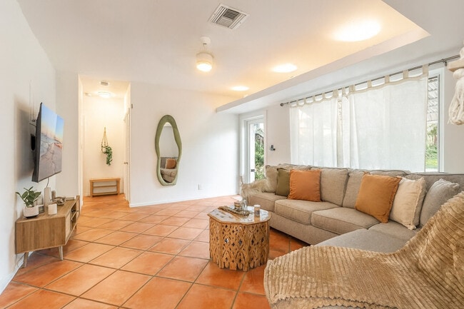 Building Photo - 1516 SW 8th Ave Unit SI FL1-ID1475643P