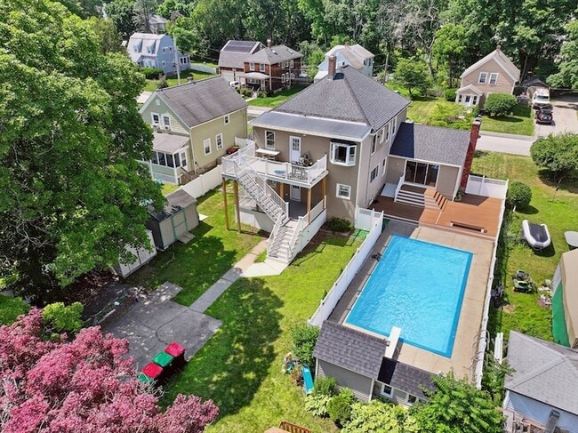 Photo - 90 Irving St