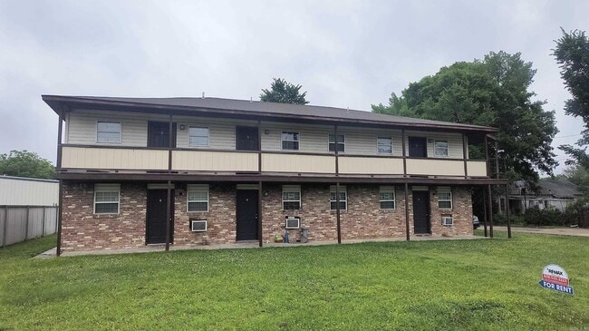 Building Photo - 3835 W 20th Ave