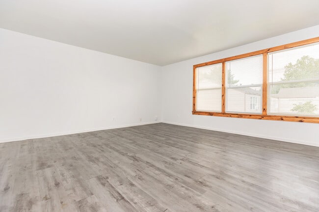 Photo - Premier Garden Apartments