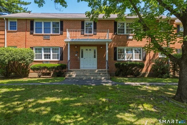 Building Photo - 9 Grandview Dr