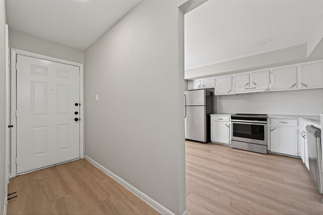 Photo - 427 Hollyvale Dr Unit 12