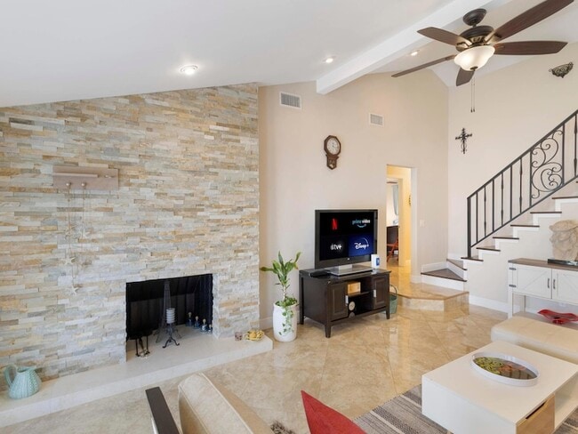 Photo - 832 Green St