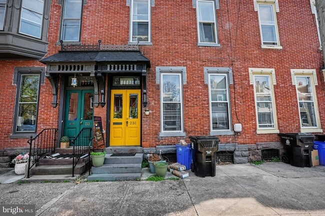 Building Photo - 231 Boas St