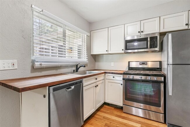 Photo - 2402 Berkeley Ave Unit A