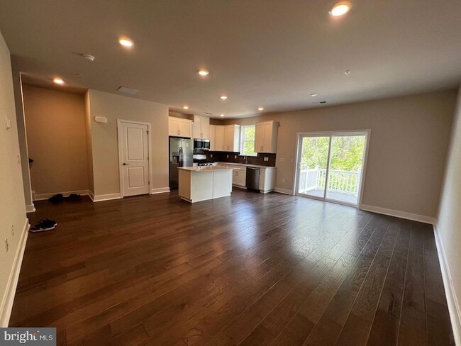 Photo - 327 Foundry St