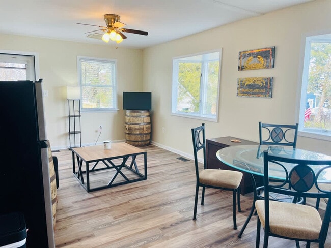 Photo - 14380 Calvert St Unit ID1363918P