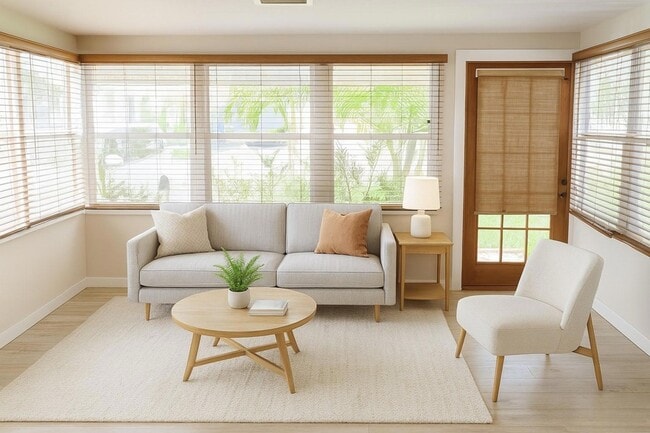 Building Photo - 904 SE 13th St