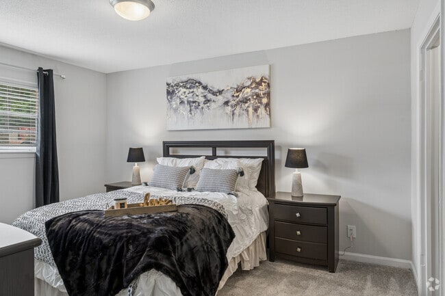 Majestic -2BR, 1BA - 900SF - Primary Bedroom - Royal Park - Students save up to 10%!