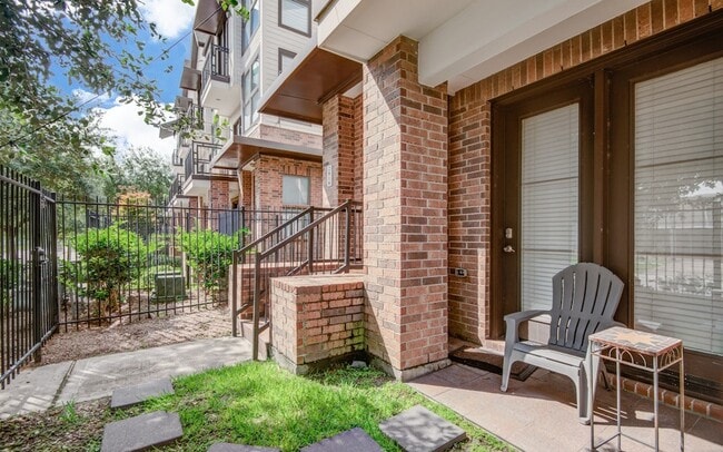 Photo - 2818 Polk St