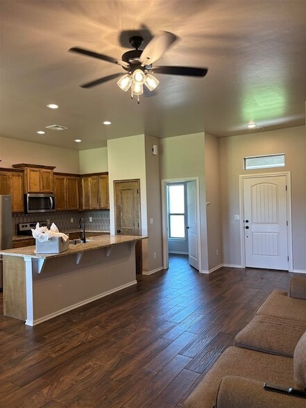Photo - 2209 E Grassland Ln
