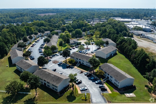 Community - Anderson Crossing Apartments