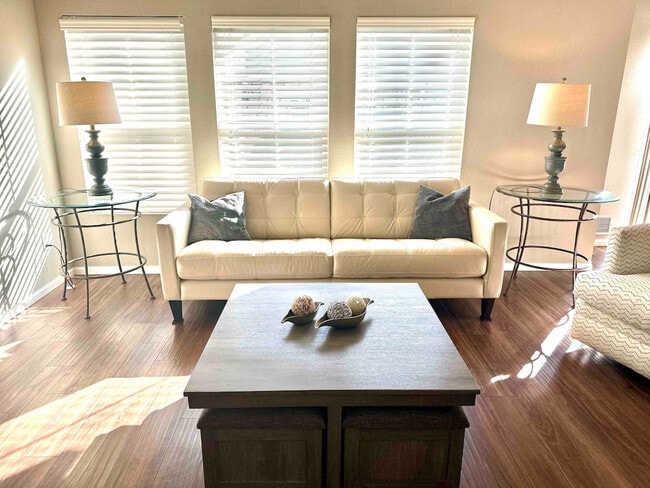 Building Photo - 12810 Roosevelt Ln Unit ID1045088P