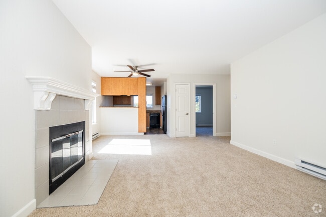 2BR, 2BA - 1,003SF livingroom - Oak Creek