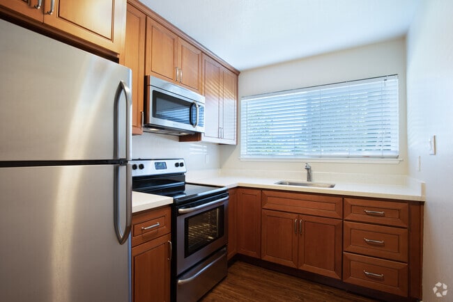 1BR, 1BA - 560SF - Parklane Apartments