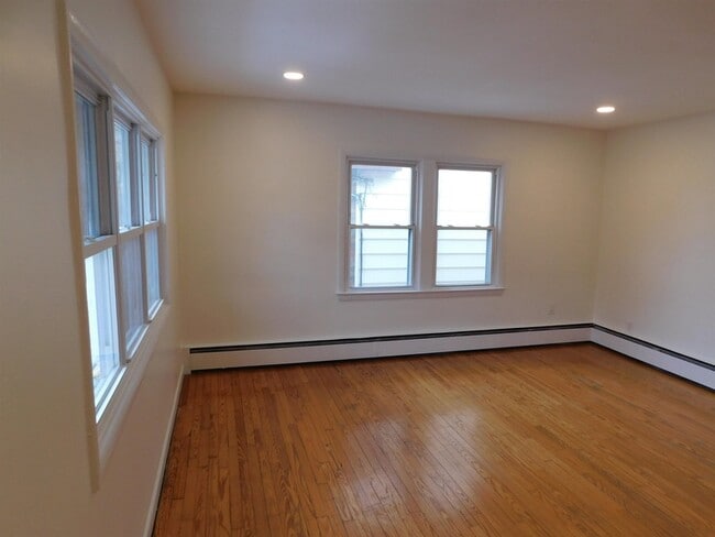 Photo - 21 W 14th St
