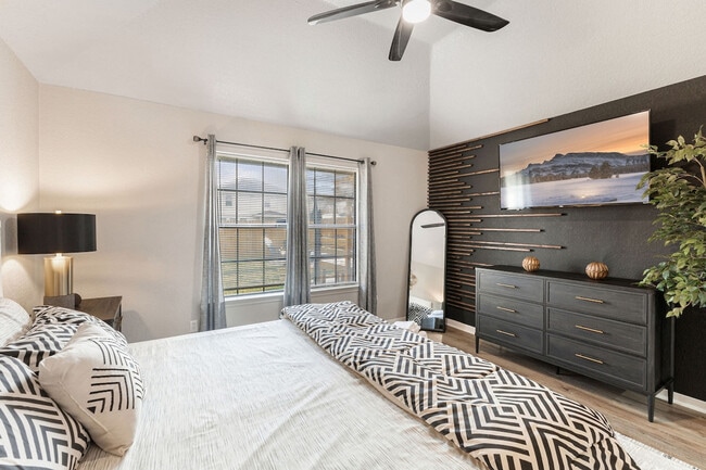 Photo - 506 James Loop Unit SI ID1630306P