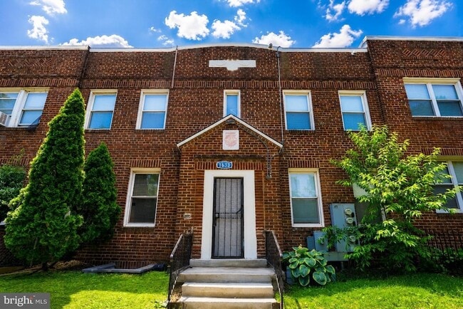 Building Photo - 1633 E St NE Unit 3