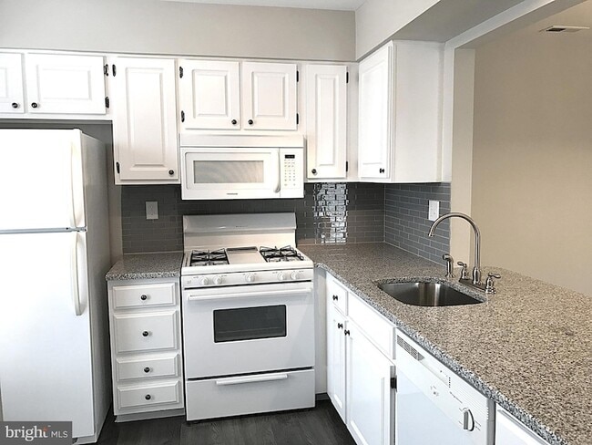 Photo - 560 Shetland Ct