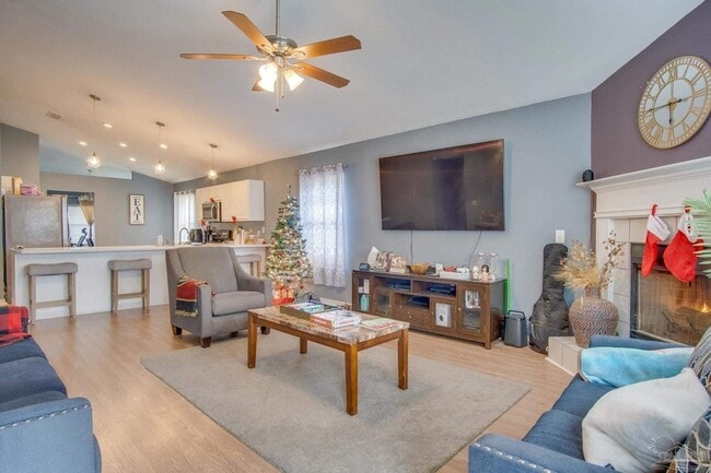 Photo - 2005 Tujaques Pl