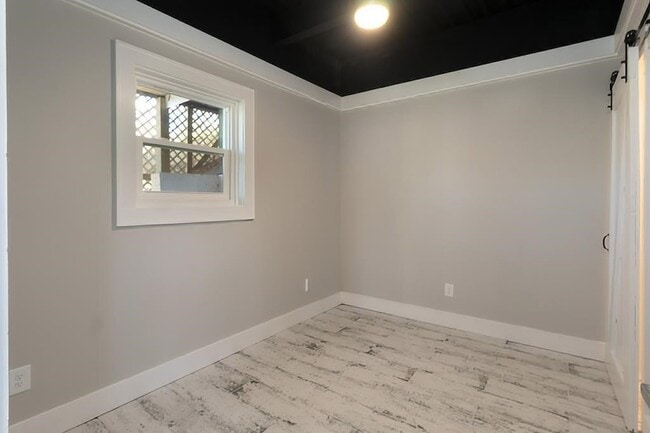 Photo - 138 Sloan St