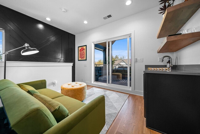 Photo - 1102C Buchanan St Unit ID1312342P