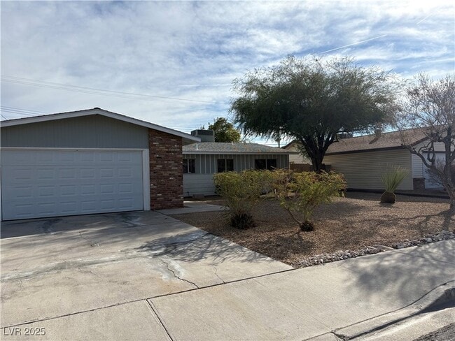 Photo - 2005 Fontenelle St