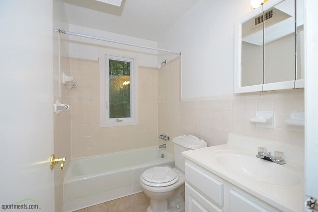 Bathroom - Hamden Centre