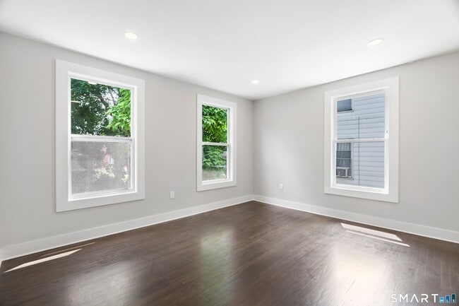 Photo - 492 Lombard St