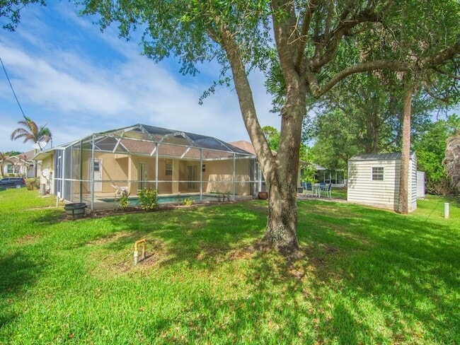 Photo - 962 Montrose Ave