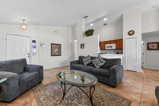 Building Photo - 447 High Point Dr Unit ID1285826P