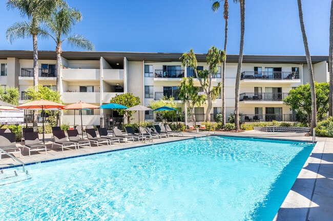 Photo - Plaza at Sherman Oaks