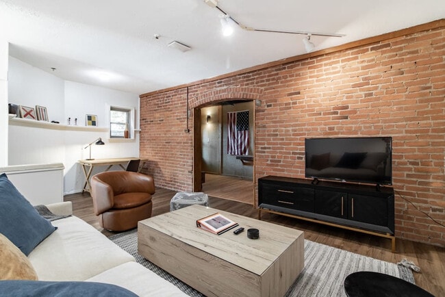 Building Photo - 1831 Columbus Rd Unit SI ID1593907P