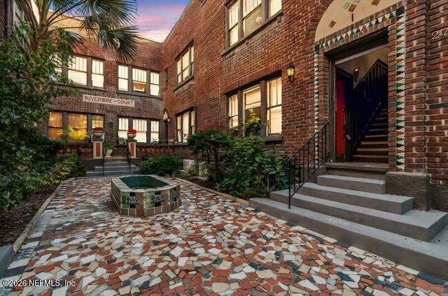 Building Photo - 2744 Riverside Ave Unit 14-0