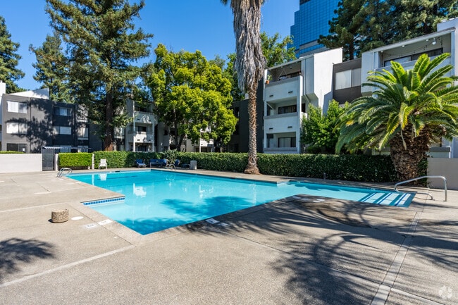 Building Photo - Governor's Square Apartments