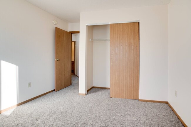 Dock 9 Apartments Bedroom - Dock 9 Apartments