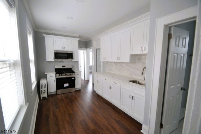 Building Photo - 56 Hobart Pl