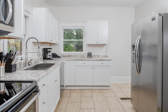 Photo - 710 E Franklin St Unit ID1061627P