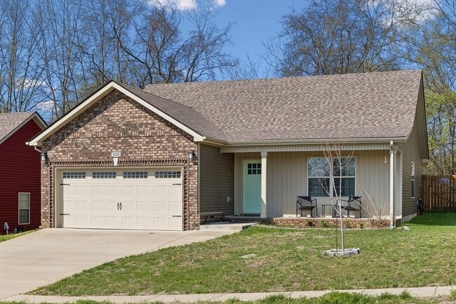 Building Photo - 833 Lutz Ln