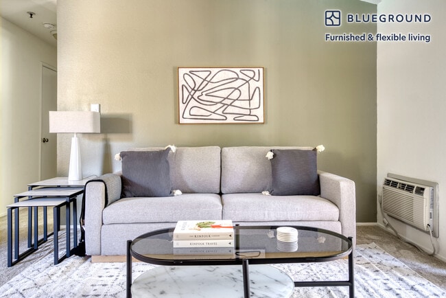 Photo - 1600 Villa St