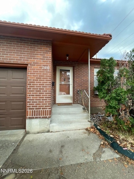 Building Photo - 700 E Taylor St Unit B