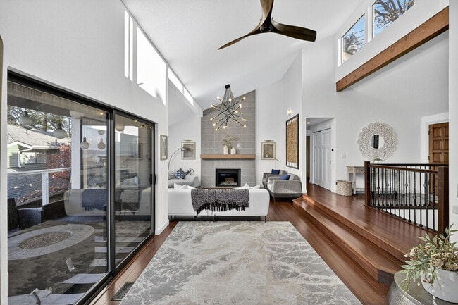 Building Photo - 5111 23rd Ave W Unit ID1322536P