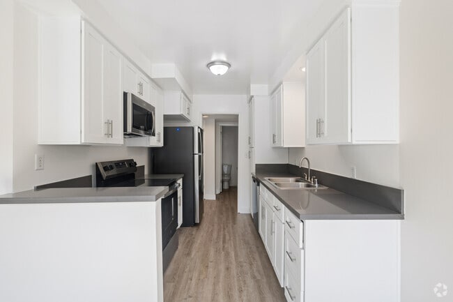 2BR, 2BA - 1,400SF - Kitchen - White Oak Terrace Apartments