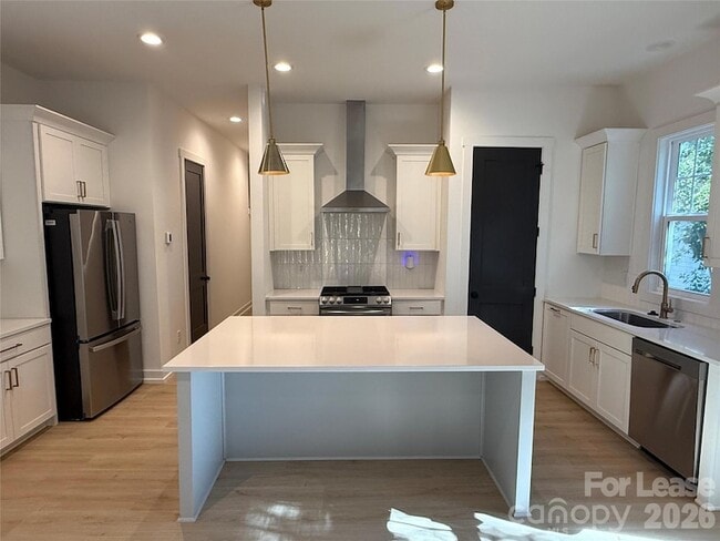 Photo - 612 Ambassador St