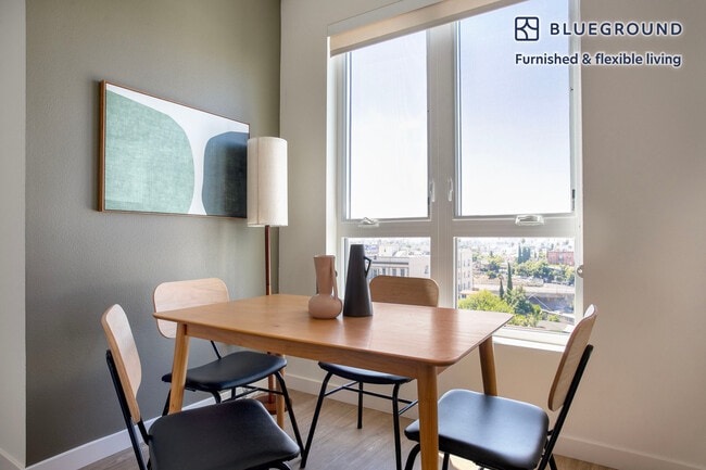 Photo - 5620 De Longpre Ave Unit FL6-ID1113