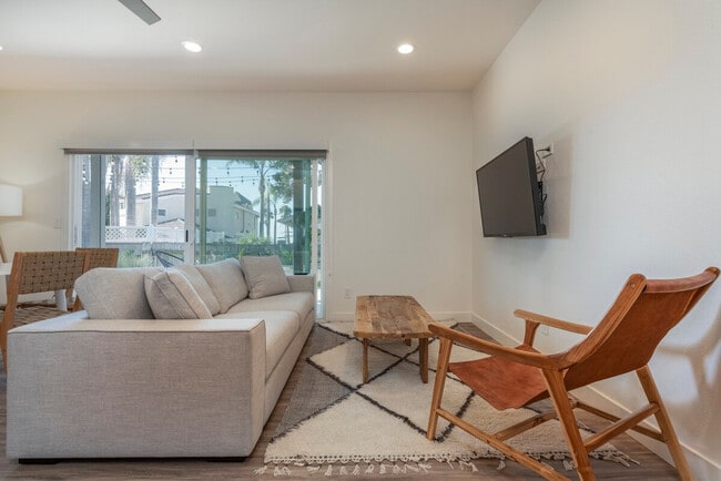 Building Photo - 1562 Lorraine Dr Unit SI ID1058550P