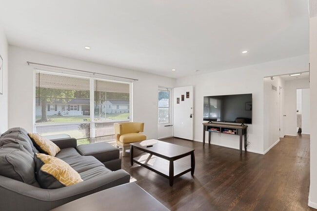Building Photo - 814 Holiday Ave Unit SI ID1472884P