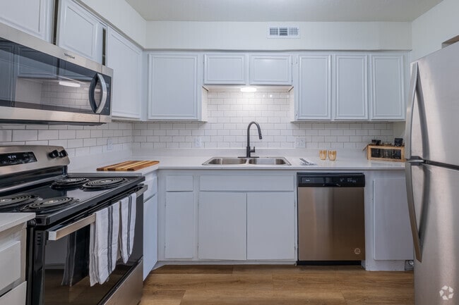 3BA, 2BR - 1109SF - Kitchen - Isabella at Norman Apartments