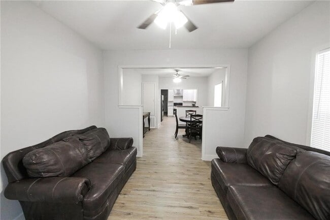 Photo - 1415 Marguerite St
