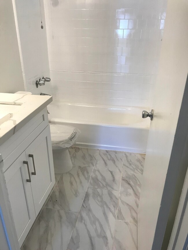 Photo - Spacious Units available - Great Location! -- Hollywood